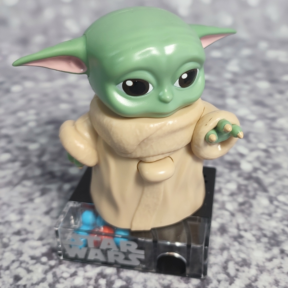 The Mandalorian Baby Yoda Star Wars Candy Dispenser NEW